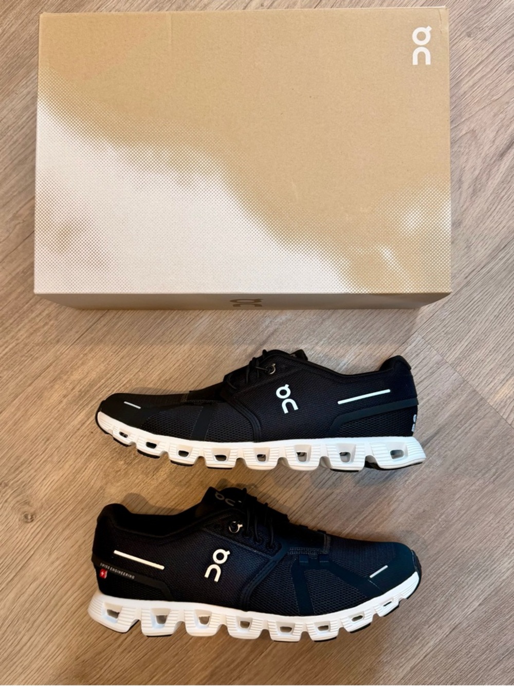 New On Running Cloud 5 - Size 9 - Picture 3 of 6